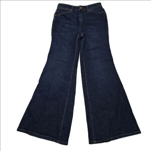 Women's Wrangler Wanderer Blue Flare & Wide Leg Jeans Size 27 with Tan Stitching
